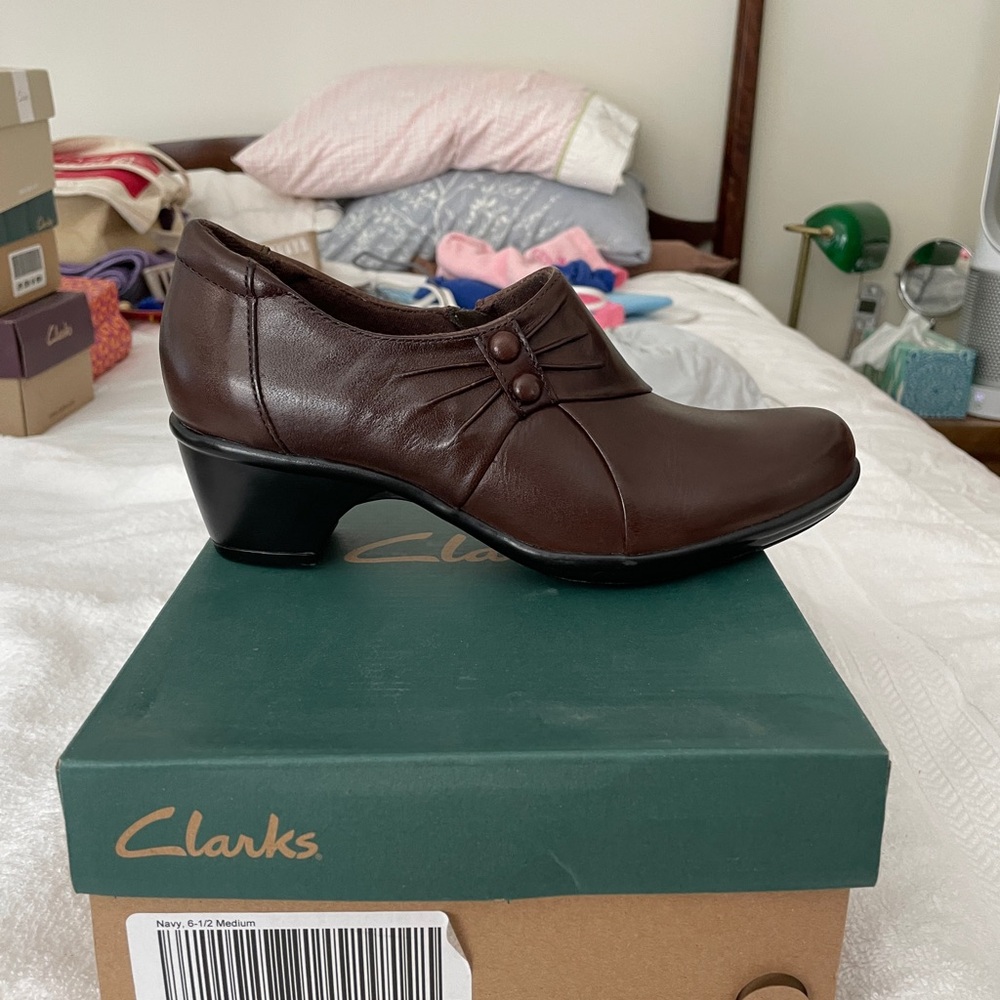 Clarks Brown Leather Heeled Booties – Size 6.5 Medium